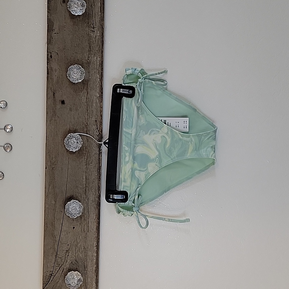 NWT Hollister Bikini Bottoms SZ MED - Picture 1 of 8